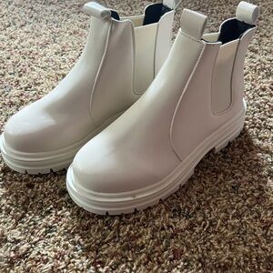 Women's White Chelsea Boots